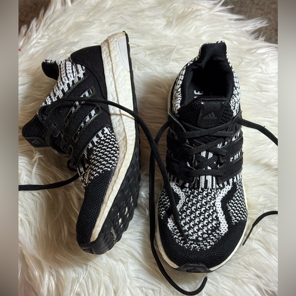 Adidas ultraboost 5 dna Sneakers womens size 6.5 J Oreo white Black Shoes 702001 - Picture 3 of 9
